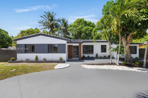770 Ne 160th St, Miami, FL, 33162-3656 | Card Image