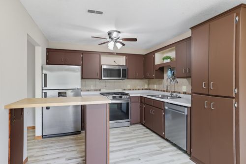 3230 Edgerton St, Vadnais Heights, MN, 55127-5032 | Card Image