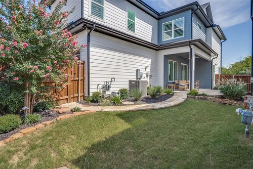 2216 Scenic Bluff Dr, Fort Worth, TX, 76111-2100 | Card Image