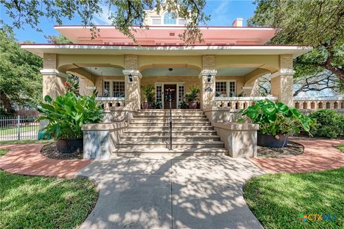 401 W 4th St, Lampasas, TX, 76550-2638 | Card Image