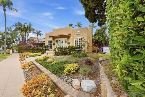 1860 Fort Stockton, San Diego, CA, 92103 | Card Image