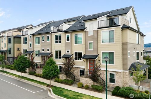 8-1429 8th Avenue Ne, Issaquah, WA, 98029 | Card Image