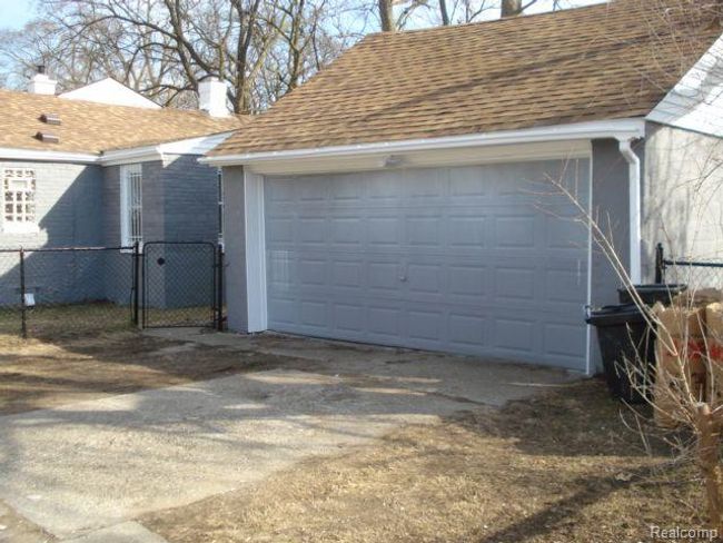 side house | Image 9