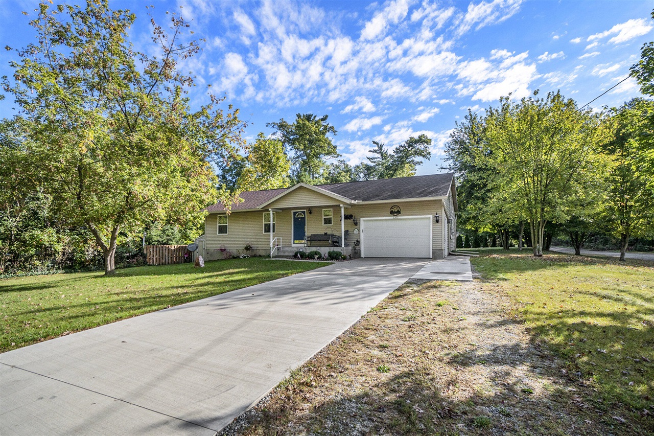 Kedzie St, Twin Lake, MI 49457