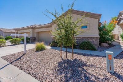 1539 E Brenda Drive, Home with 3 bedrooms, 2 bathrooms and null parking in Casa Grande AZ | Image 2