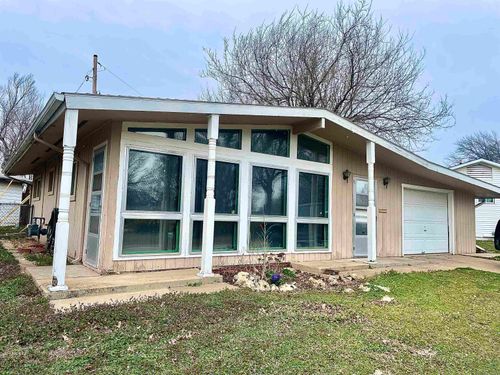 152 Random Rd, Arkansas City, KS, 67005-3909 | Card Image
