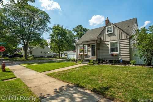 2001 Brockton Ave, Royal Oak, MI, 48067-3513 | Card Image