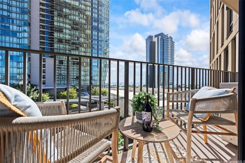 1004-987 Queen Street, Honolulu, HI, 96814 | Card Image