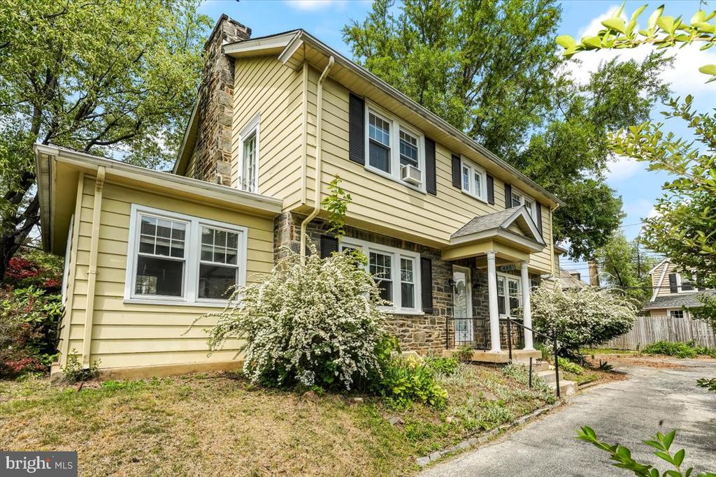 Irvington Rd, Drexel Hill, PA 19026