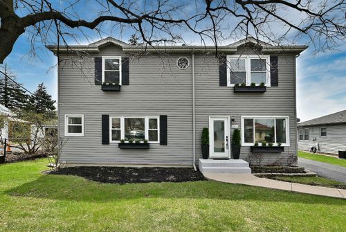 656 W Comstock Ave, Elmhurst, IL, 60126-1877 | Card Image