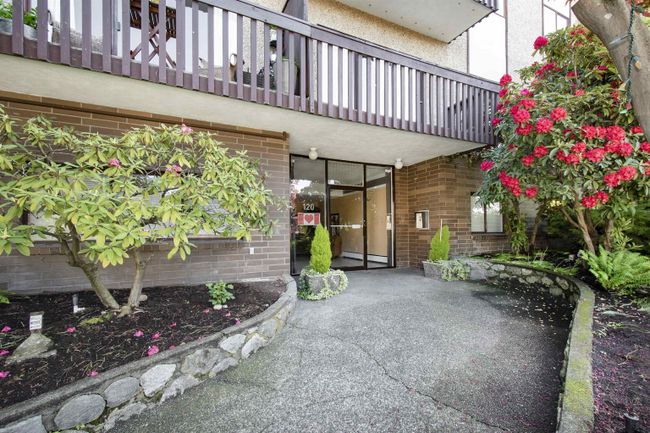 302 - 120 E 4 Th Street, Condo with 1 bedrooms, 1 bathrooms and 1 parking in North Vancouver BC | Image 2