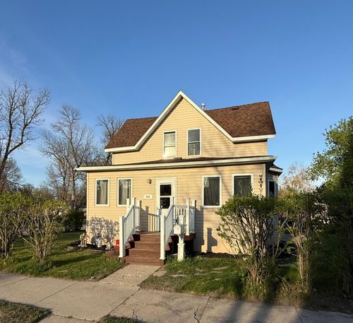 402 Saint Paul Ave S, Thief River Falls, MN, 56701-3110 | Card Image