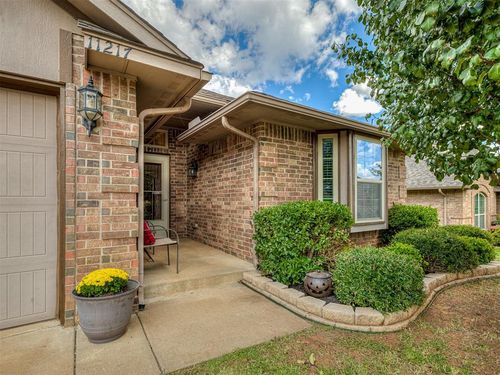 11217 Nw 98th St, Yukon, OK, 73099-4025 | Card Image