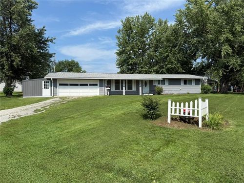 201 E 5th St, Pickering, MO, 64476-8123 | Card Image
