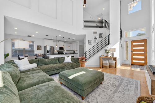 33-2206 Hermia St, Austin, TX, 78741-4546 | Card Image