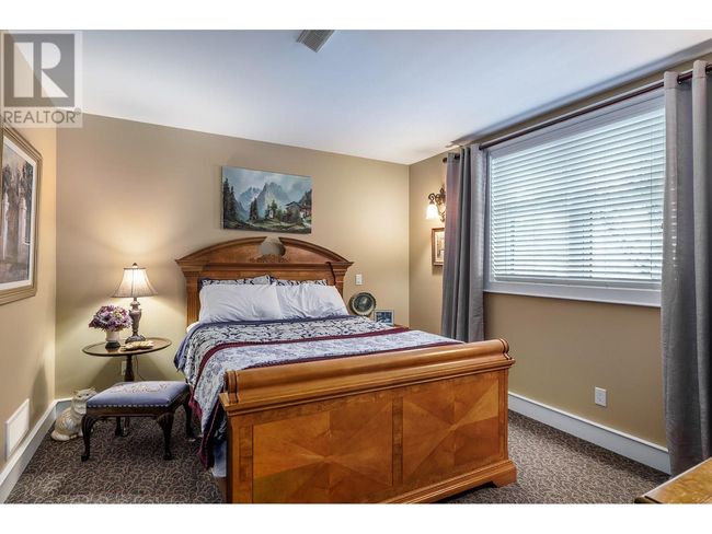 983 Westpoint Dr, House other with 4 bedrooms, 6 bathrooms and 2 parking in Kelowna BC | Image 26