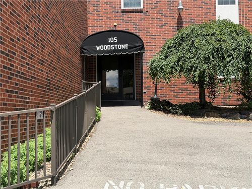 61-105 Woodstone Ln, New Kensington, PA, 15068-4660 | Card Image
