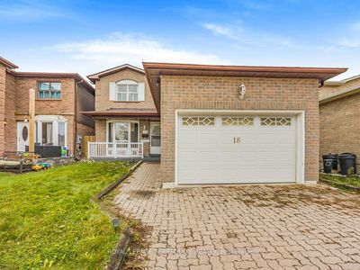 18 Charlton Cres, House other with 4 bedrooms, 4 bathrooms and 3 parking in Ajax ON | Image 3