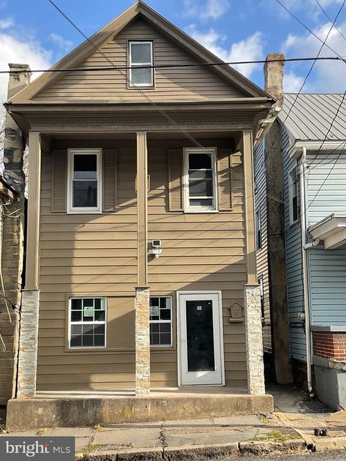 215 W Market St, WILLIAMSTOWN, PA, 17098-1549 | Card Image