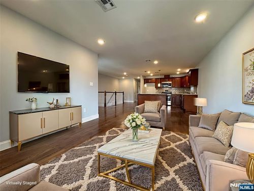 15 6th St, Newark, NJ, 07107-2913 | Card Image