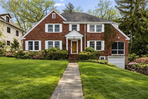 15 Gammons Rd, Waban, MA, 02468-1215 | Card Image