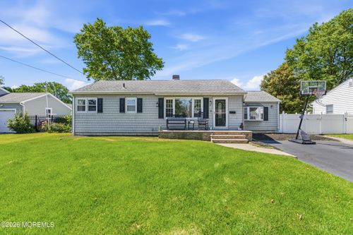 18 Maurice Ave, Holmdel, NJ, 07733-1007 | Card Image