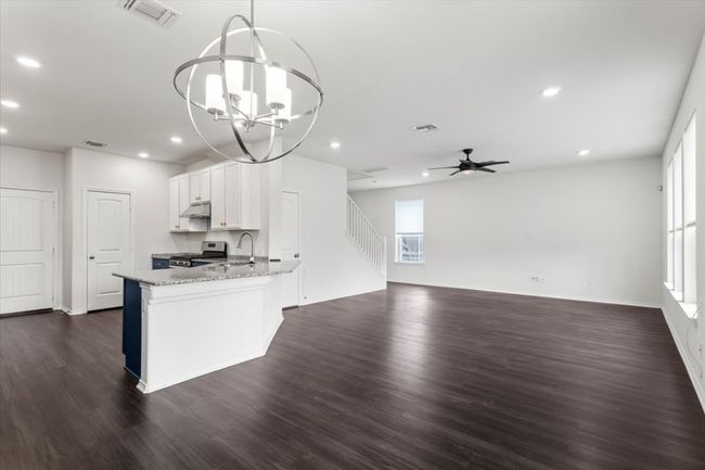 Kitchen with breakfast bar | Image 6