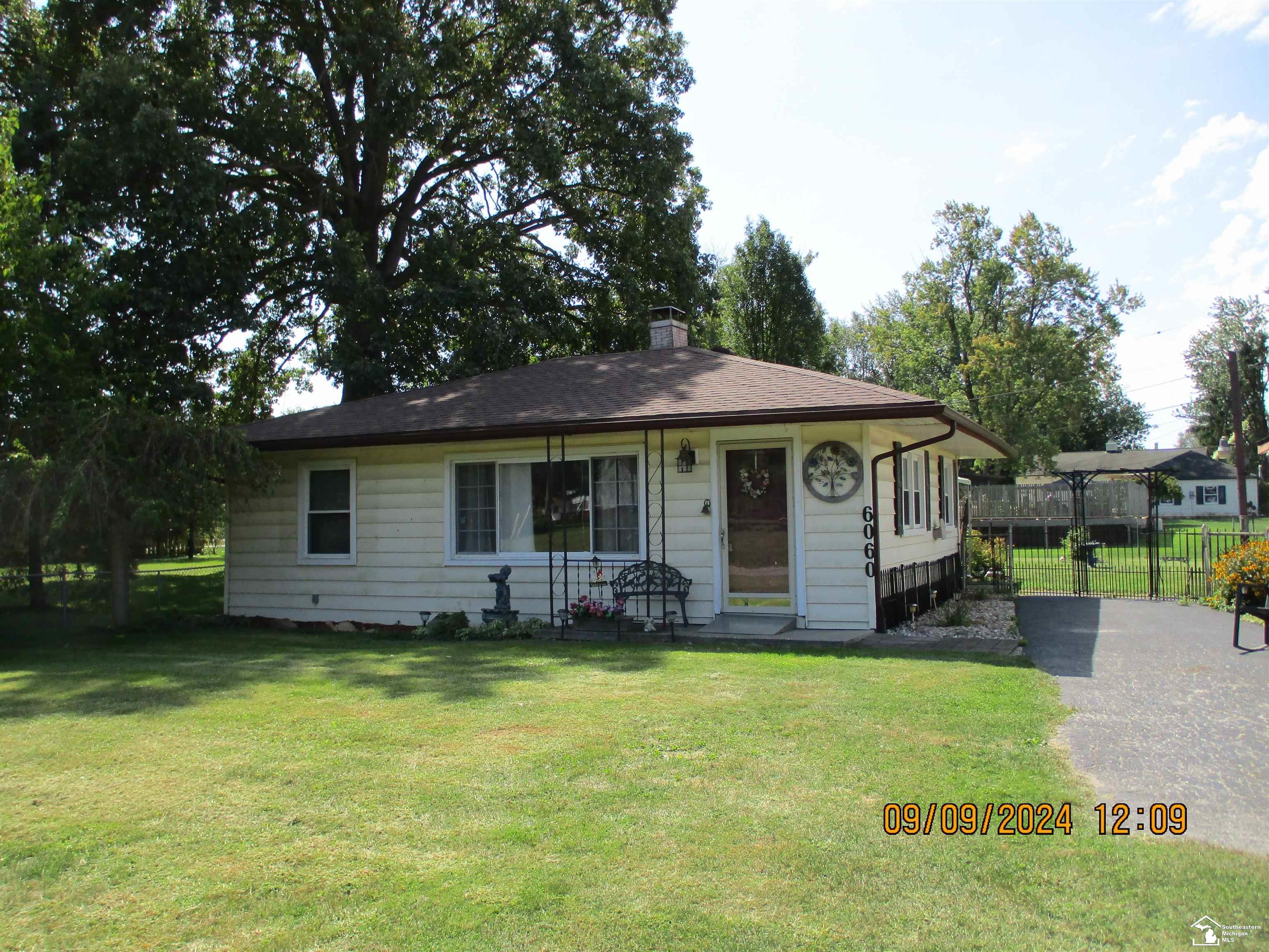 Edwards St, South Rockwood, MI 48179