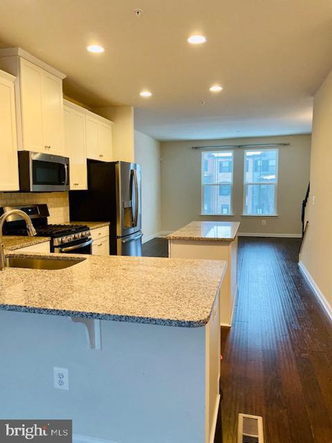 22370 Lucas Ter, Townhouse with 3 bedrooms, 4 bathrooms and null parking in ASHBURN VA | Image 19