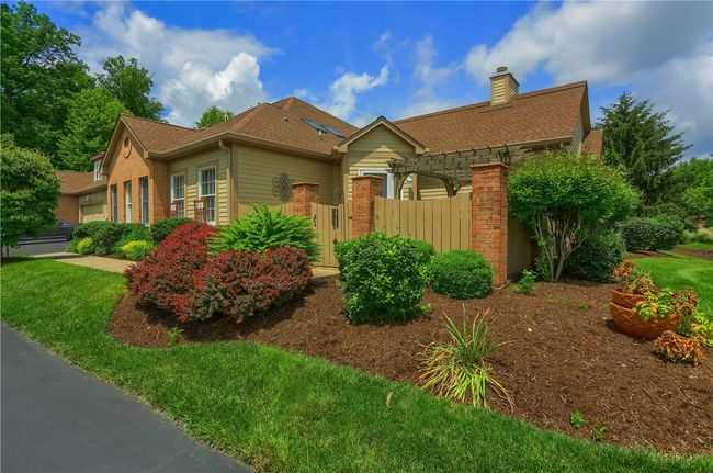 135 Linden Ct, Condo with 3 bedrooms, 3 bathrooms and 2 parking in Seven Fields PA | Image 4