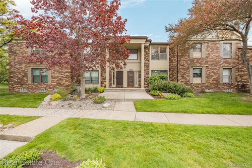 4320 Knightsbridge Ln, West Bloomfield, MI, 48323-1621 | Card Image