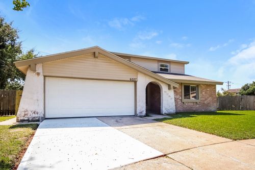 6027 Leafwood Cir, League City, TX, 77573-1626 | Card Image