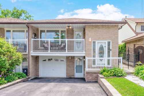 941 Stainton Dr, Mississauga, ON, L5C1G2 | Card Image
