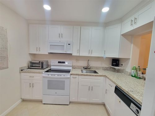 apt-105-5945 Del Lago Cir, Sunrise, FL, 33313-6320 | Card Image