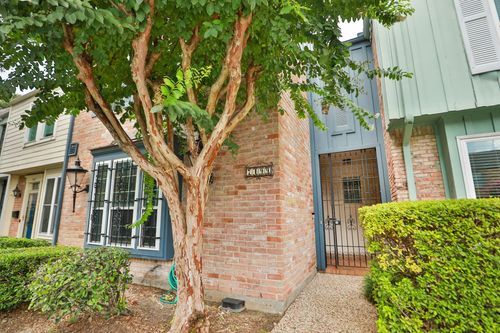 7499-7499 Brompton St, Houston, TX, 77025-2266 | Card Image