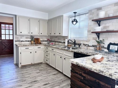 205 Montclaire Dr, West Columbia, TX, 77486-9627 | Card Image