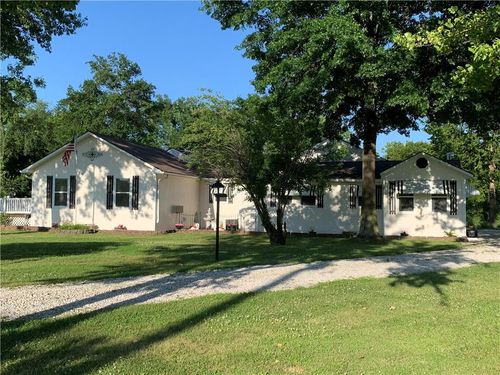 8005 S Buckner Tarsney Rd, Oak Grove, MO, 64075-7206 | Card Image