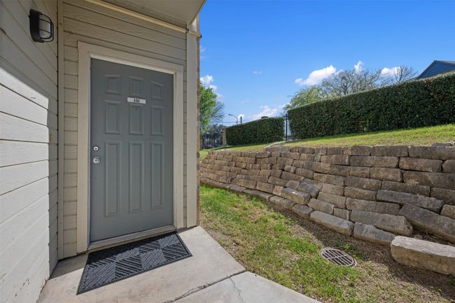 View of property entrance | Image 21