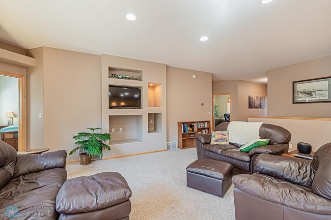 Living Room | Image 10