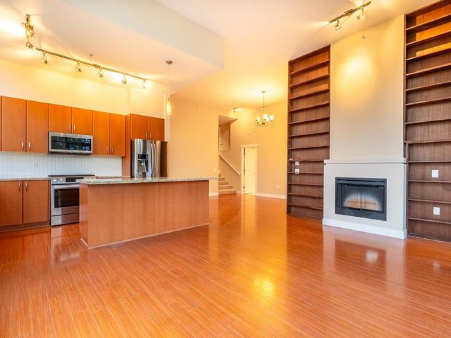 103 - 9222 University Crescent, Condo with 2 bedrooms, 2 bathrooms and 1 parking in Burnaby BC | Image 6