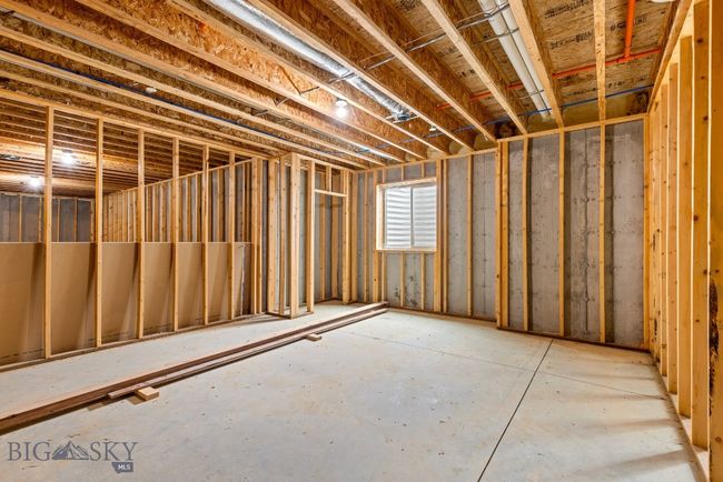 Room w Closet | Image 56
