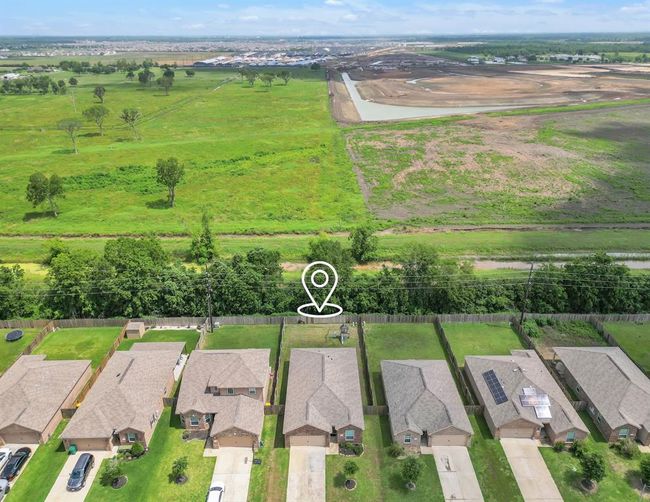 1211 Diamond Drape Dr, House other with 3 bedrooms, 2 bathrooms and 2 parking in Rosharon TX | Image 27