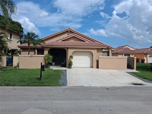 17531 Nw 62nd Pl N, Hialeah, FL, 33015-4522 | Card Image