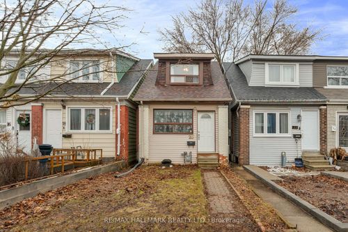 20 Kelvin Ave, Toronto, ON, M4C5C8 | Card Image