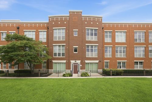 2e-318 E 25th Pl, Chicago, IL, 60616-5523 | Card Image