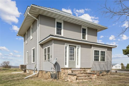 4145 Grubbs Creek Rd, Center Point, IA, 52213-9752 | Card Image