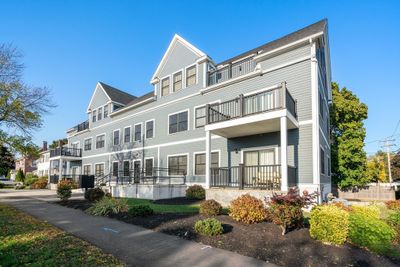 3 - 1025 Fellsway, Condo with 2 bedrooms, 1 bathrooms and 1 parking in Medford MA | Image 1