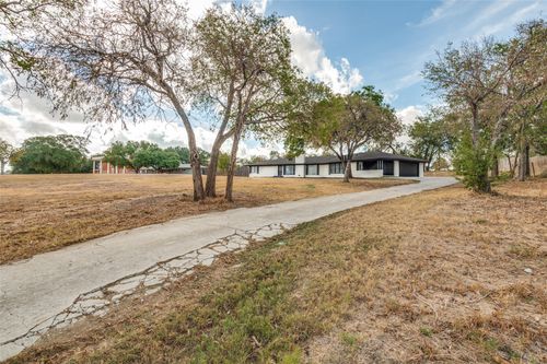 325 Crescent Dr, Grand Prairie, TX, 75050-3503 | Card Image