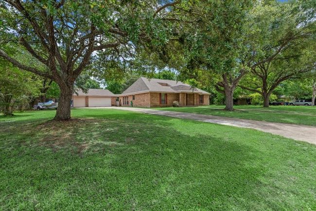 1520 Sycamore St, House other with 3 bedrooms, 3 bathrooms and 3 parking in Navasota TX | Image 4
