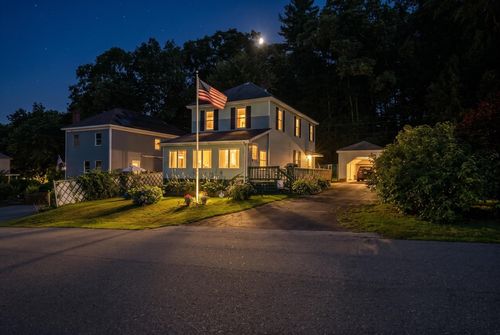 4 Fairview Ave, Amesbury, MA, 01913-4003 | Card Image